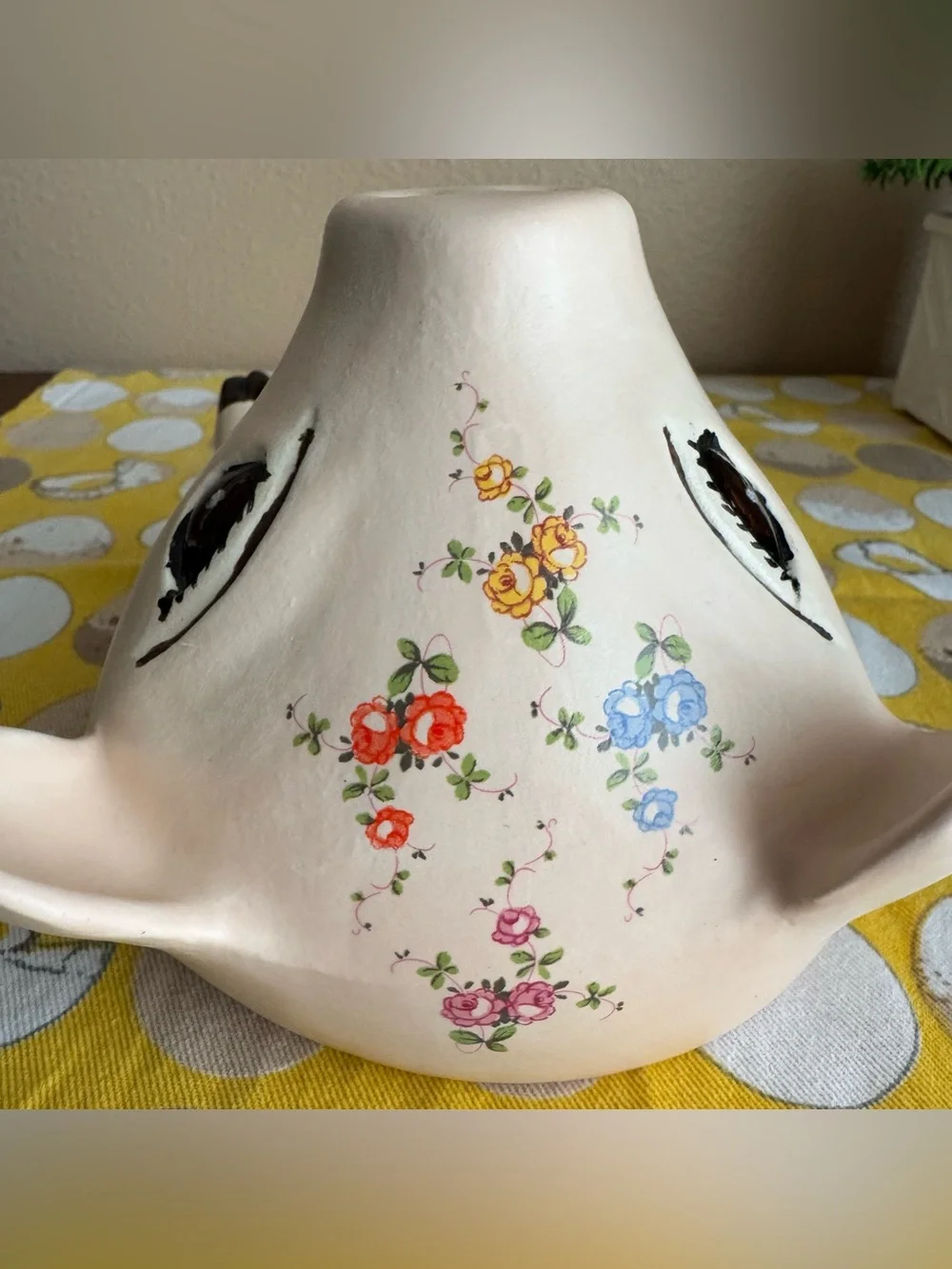 Floral half ‘stern’/annoyed pig wall hanging